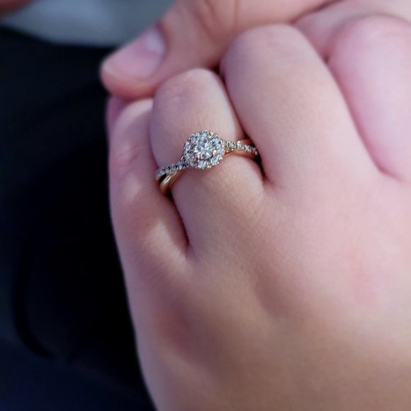 10kt rose gold diamond engagement ring - Picture 3 of 9